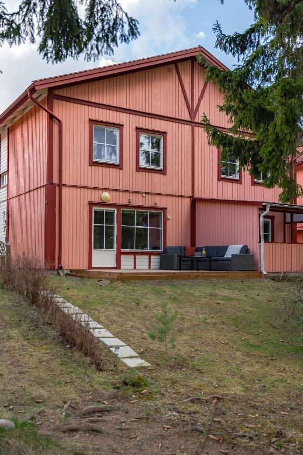 Uppsala Large Family Home Beside Forest Eksteriør bilde